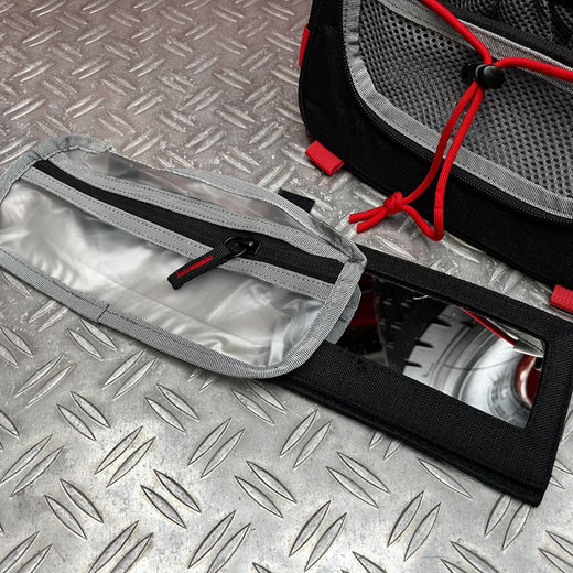 Trousse de toilette FFP ouverte à plat avec pochette transparente et poche filet